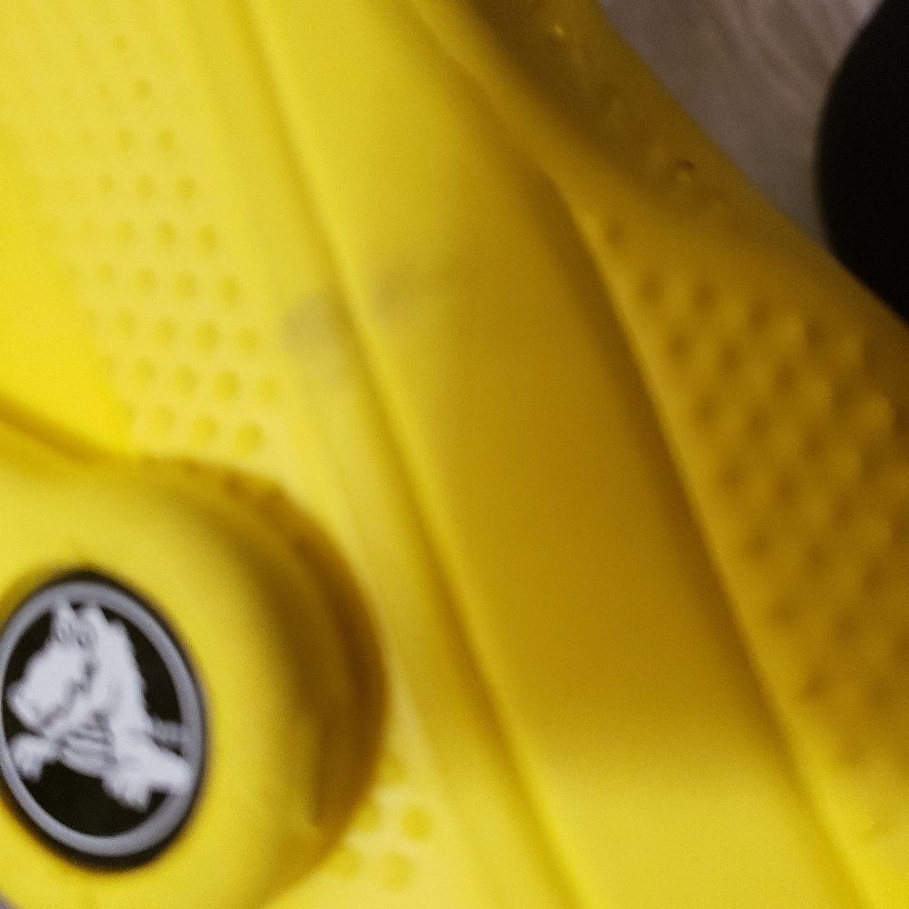 Yellow Crocs - Picture 6 of 7